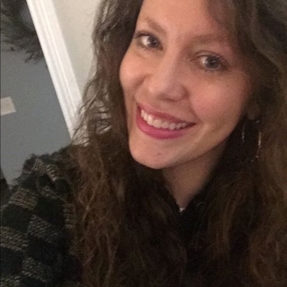 Meet your Posher, Rachel - Picture 2 of 2